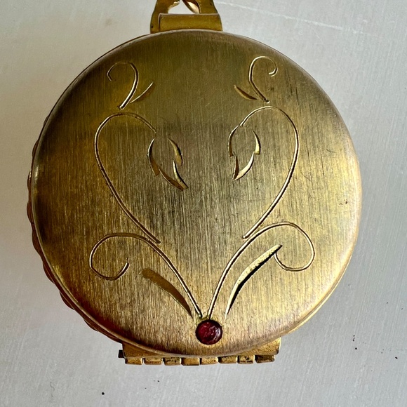 Vintage Gold-Tone Double Photo Locket Patent Pending Etched Floral Heart Motif - Picture 5 of 8